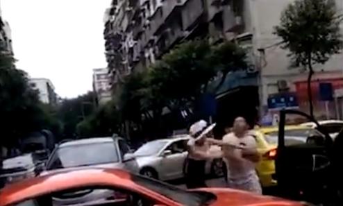 鼎格暖通：重慶保時捷女車主被奇瑞車主回打，雙方已迅速和解？
